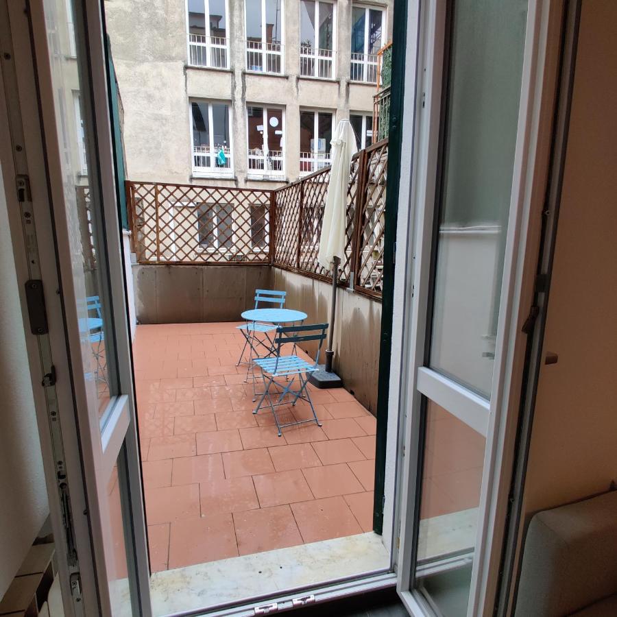 Vista Sul Carruggio, Centro Storico Di 基亚瓦里 外观 照片