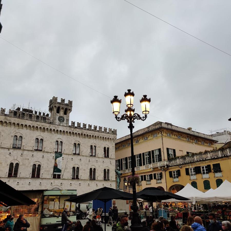 Vista Sul Carruggio, Centro Storico Di 基亚瓦里 外观 照片