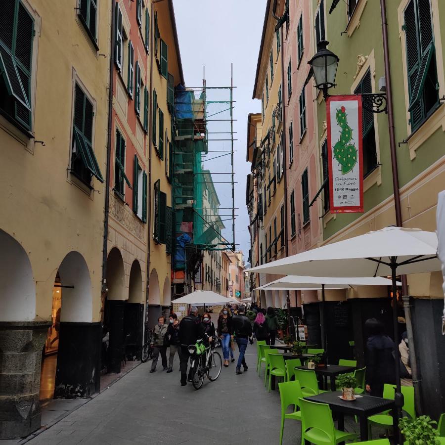 Vista Sul Carruggio, Centro Storico Di 基亚瓦里 外观 照片
