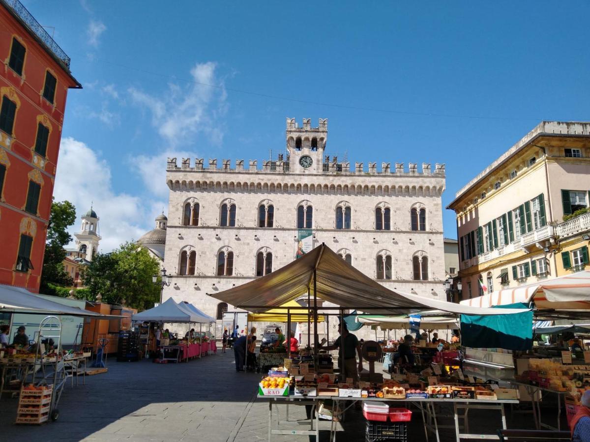Vista Sul Carruggio, Centro Storico Di 基亚瓦里 外观 照片